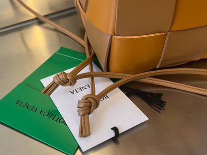 SMALL CASSETTE BUCKET 18 IN BROWN MIX ORANGE CALFSKIN