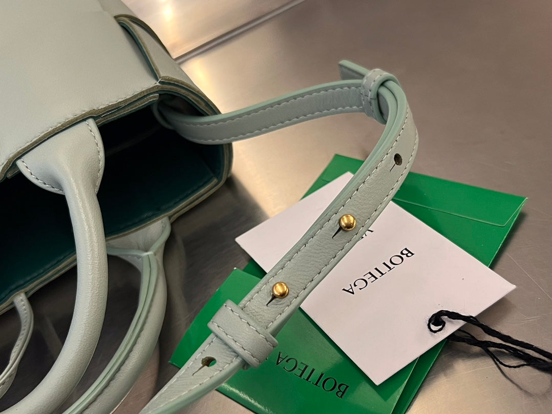 CANDY ARCO TOTE 20 IN XANADU GRAY CALFSKIN