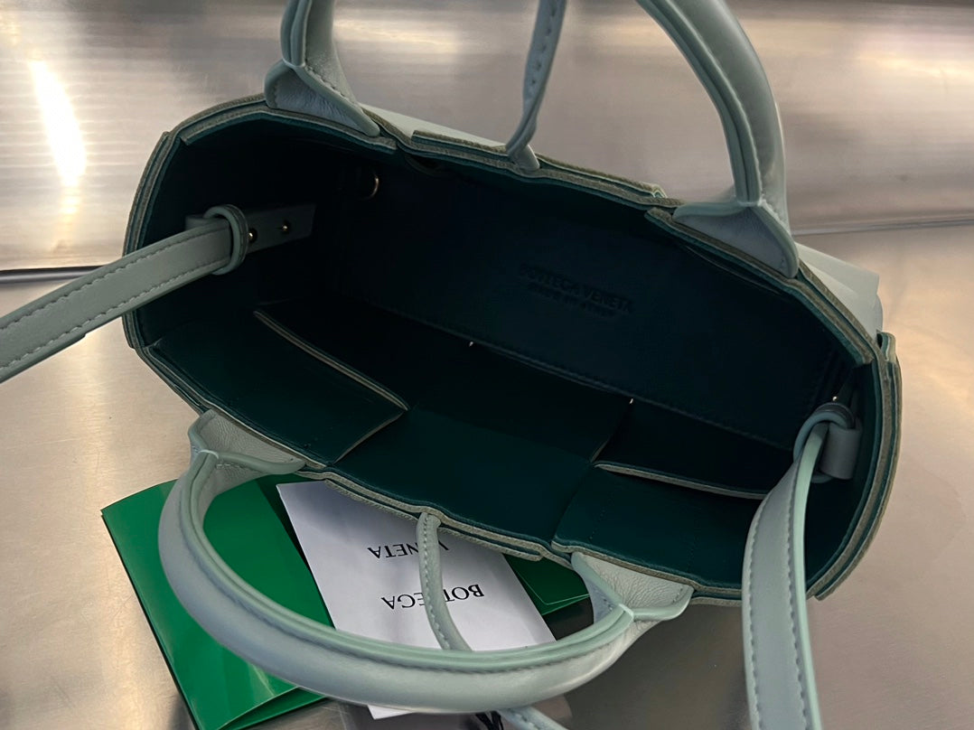 CANDY ARCO TOTE 20 IN XANADU GRAY CALFSKIN