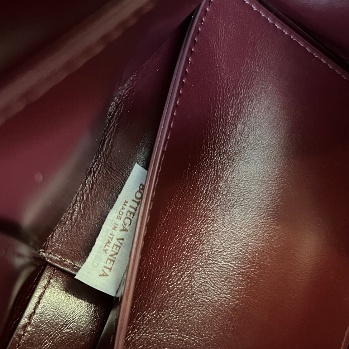 SMALL ARCO TOTE 30 IN WINE RED SOFT LAMBSKIN