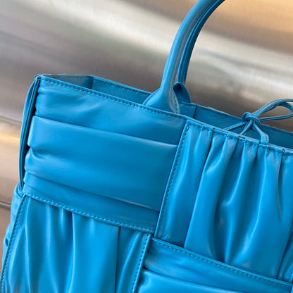 SMALL ARCO TOTE 30 IN CERULEAN BLUE SOFT LAMBSKIN