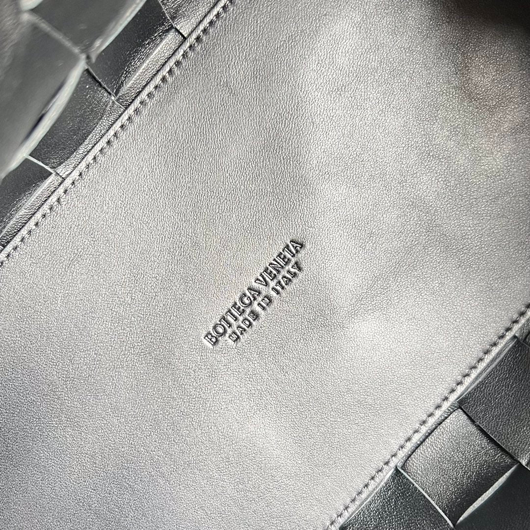 MEDIUM 28 CASSETTE BLACK LAMBSKIN