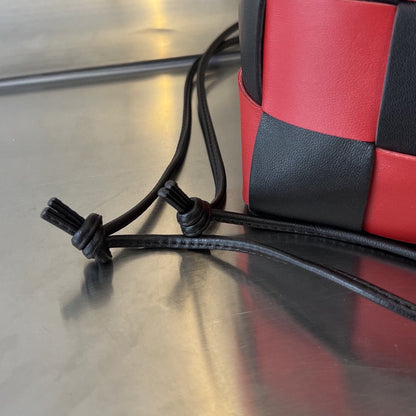 SMALL CASSETTE BUCKET 18 IN RED MIX BLACK CALFSKIN