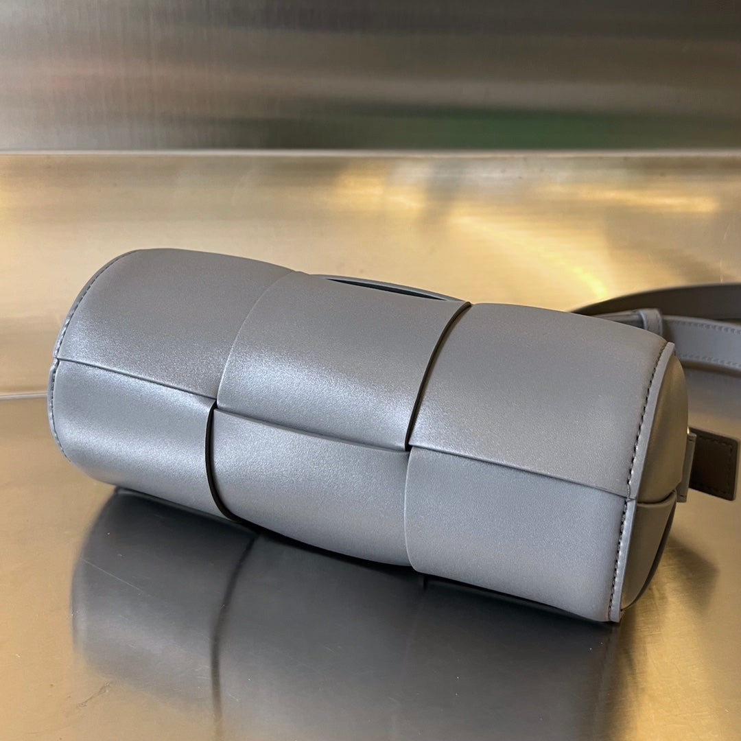 SMALL CYLINDER CASSETTE 21 IN LAVA GRAY CALFSKIN