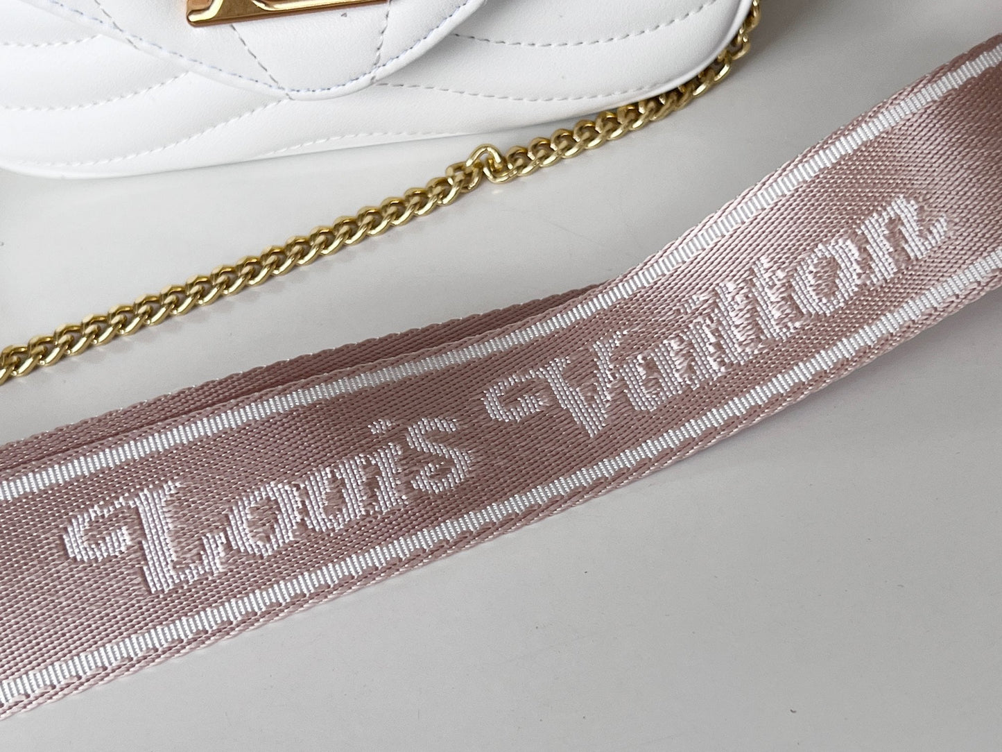 LV 25S WAVE MULTI POCHETTE 19 IN WHITE CALFSKIN GOLD HARDWARE
