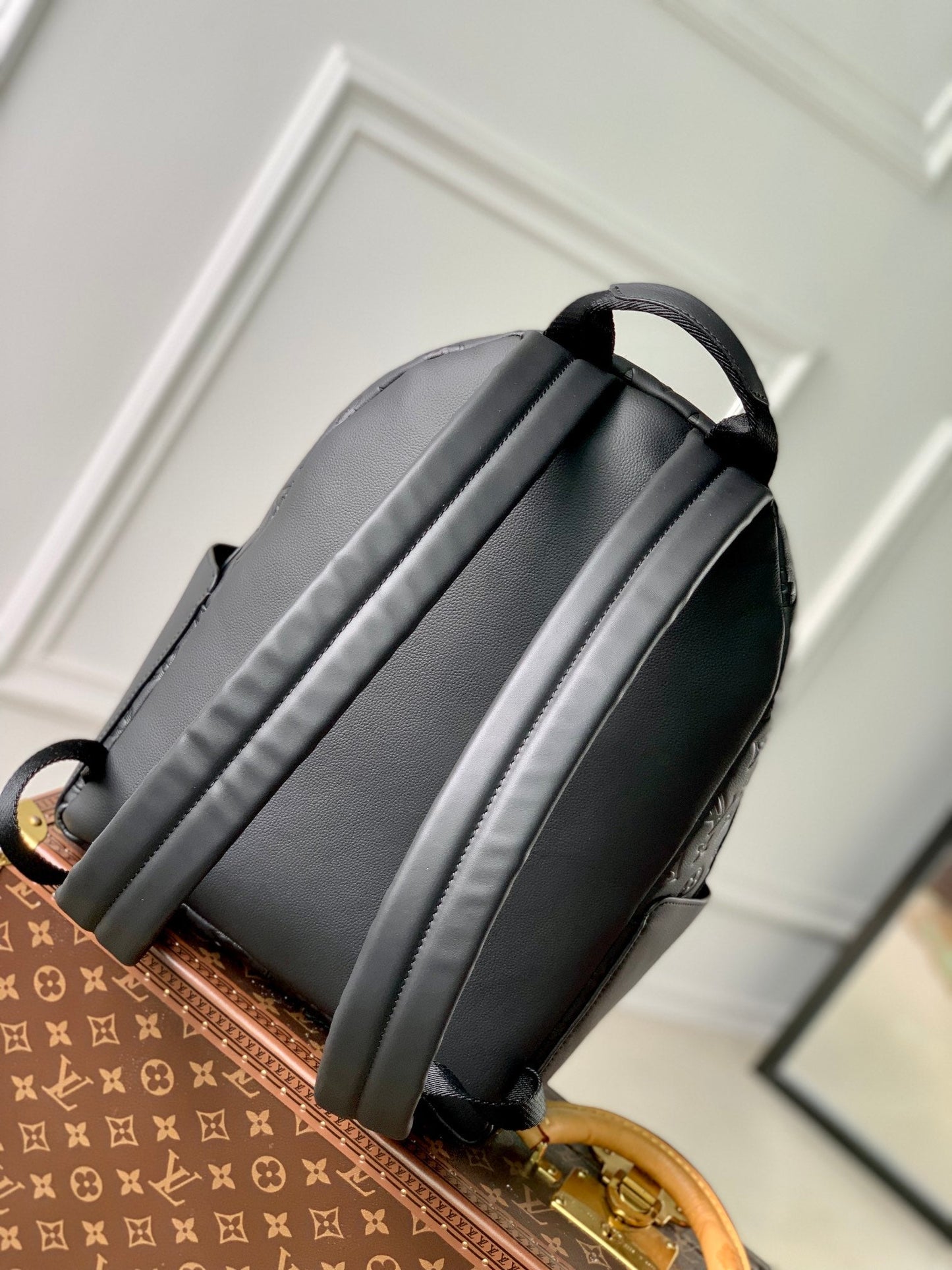 DISCOVERY PM BACKPACK 38 IN BLACK MONOGRAM LAMBSKIN