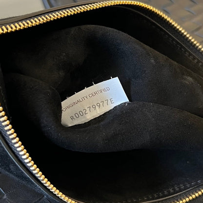 MEDIUM SOLSTICE 44 BLACK LAMBSKIN