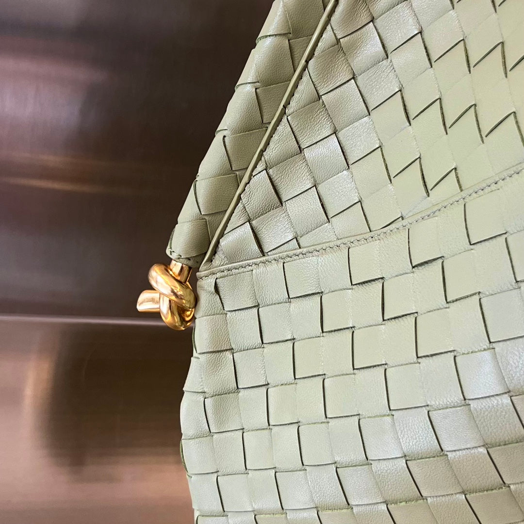 MEDIUM SOLSTICE 44 SARDINE GREY LAMBSKIN