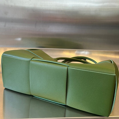 ARCO TOTE 36 IN GLADE GREEN CALFSKIN