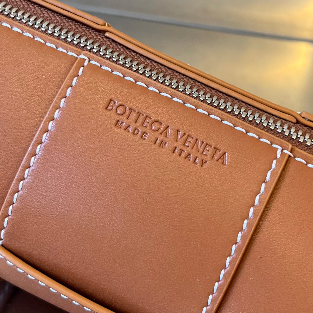 SMALL CYLINDER CASSETTE 21 IN RAW SIENNA CALFSKIN