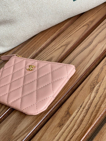 CC CLASSIC SMALL 15 ZIPPED POUCH IN LIGHT PINK GRAINED CALFSKIN