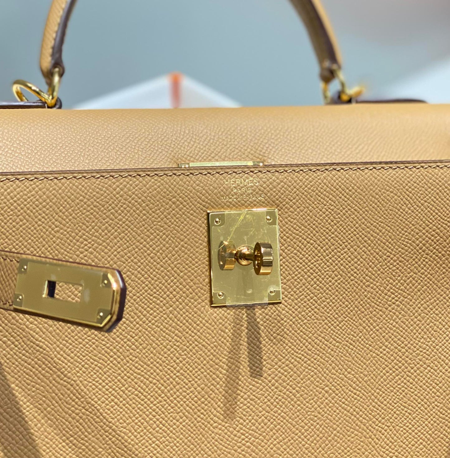 KELLY 28CM IN CHAI EPSOM CALFSKIN GOLD HARDWARE