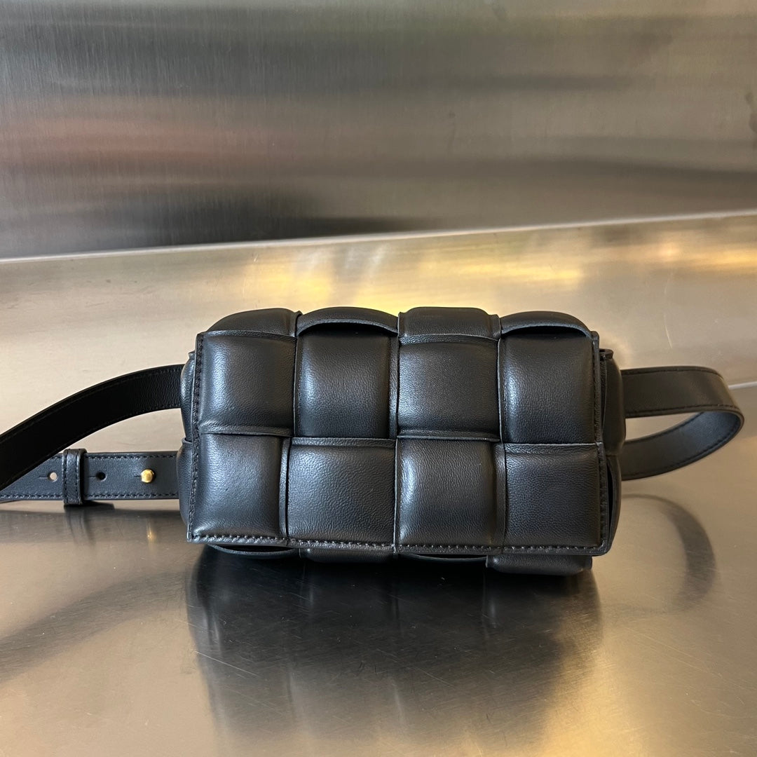 MINI CASSETTE 18 IN BLACK LAMBSKIN