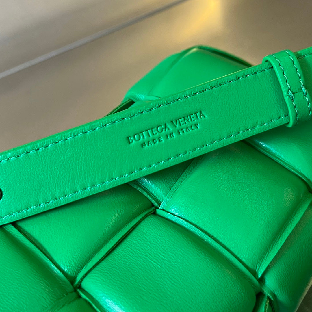 MINI CASSETTE 18 IN LIGHT GREEN LAMBSKIN