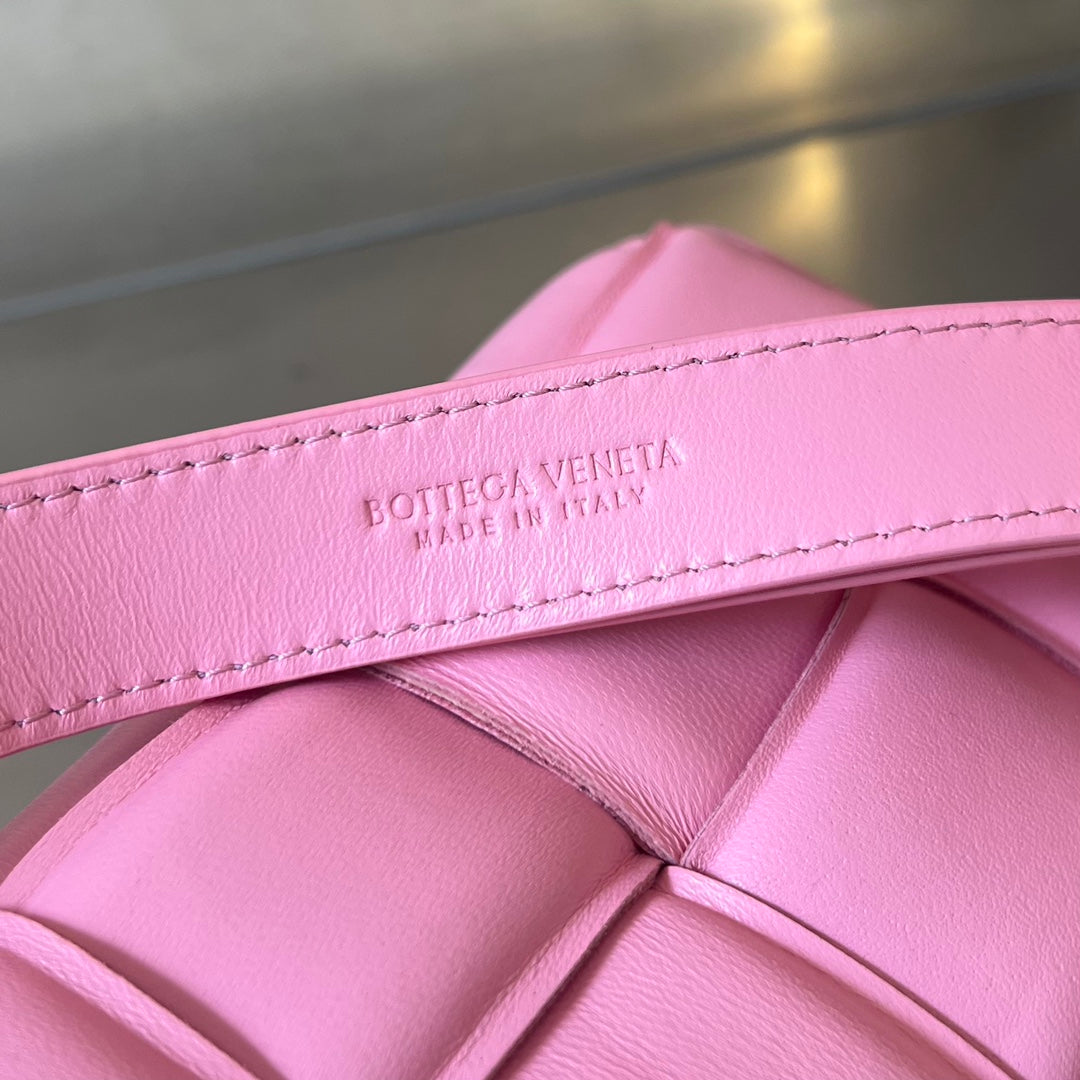 MINI CASSETTE 18 IN LIGHT PINK LAMBSKIN