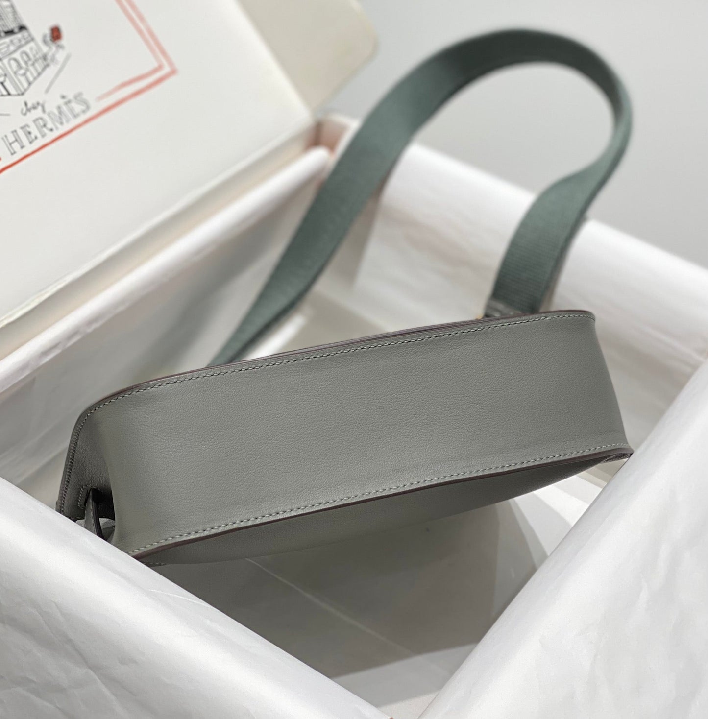 HM JYPSIERE SHOULDER BAG 23 IN GREY CALFSKIN GOLD HARDWARE