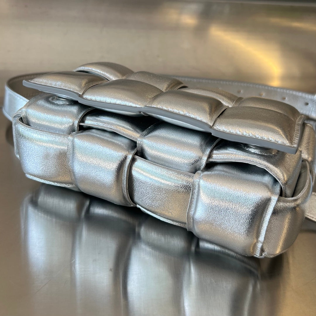 MINI CASSETTE 18 IN SILVER LAMBSKIN