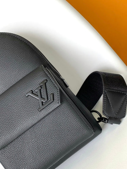 PILOT SLINGBAG 30 IN BLACK COWHIDE LEATHER