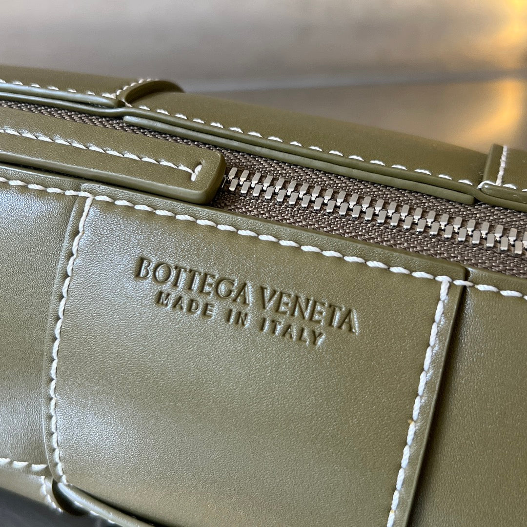 SMALL CYLINDER CASSETTE 21 IN TOBACCO BROWN CALFSKIN