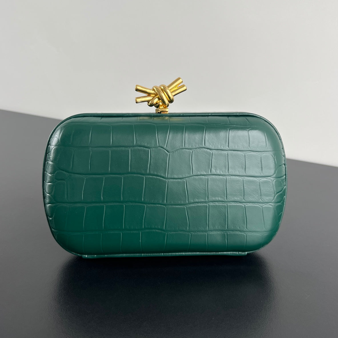 KNOT 19 IN EDEN GREEN CROCODILE PATTERN CALFSKIN