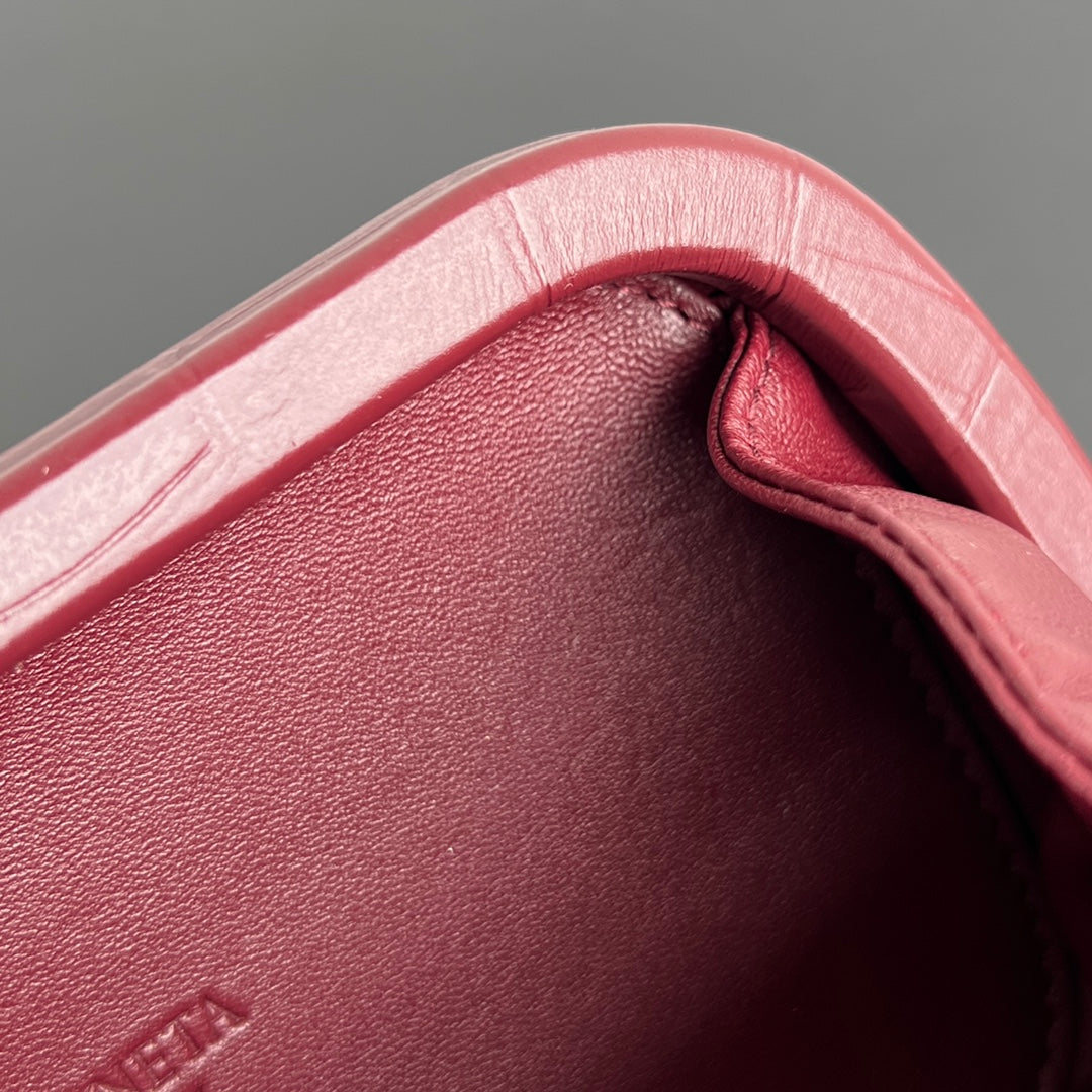 KNOT 19 IN BURGUNDY RED CROCODILE PATTERN CALFSKIN