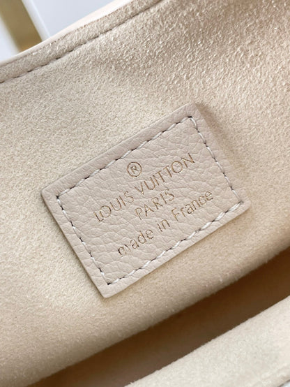 LOW KEY SHOULDER BAG 26 IN QUARTZ GRAINED CALFSKIN GOLD BUCKLE