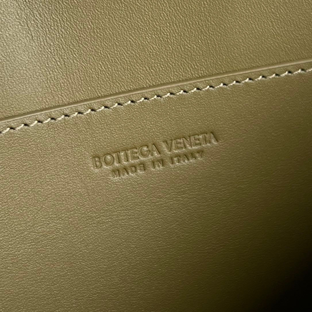 LARGE CASSETTE POUCH 35 IN TROUT GRAY CALFSKIN