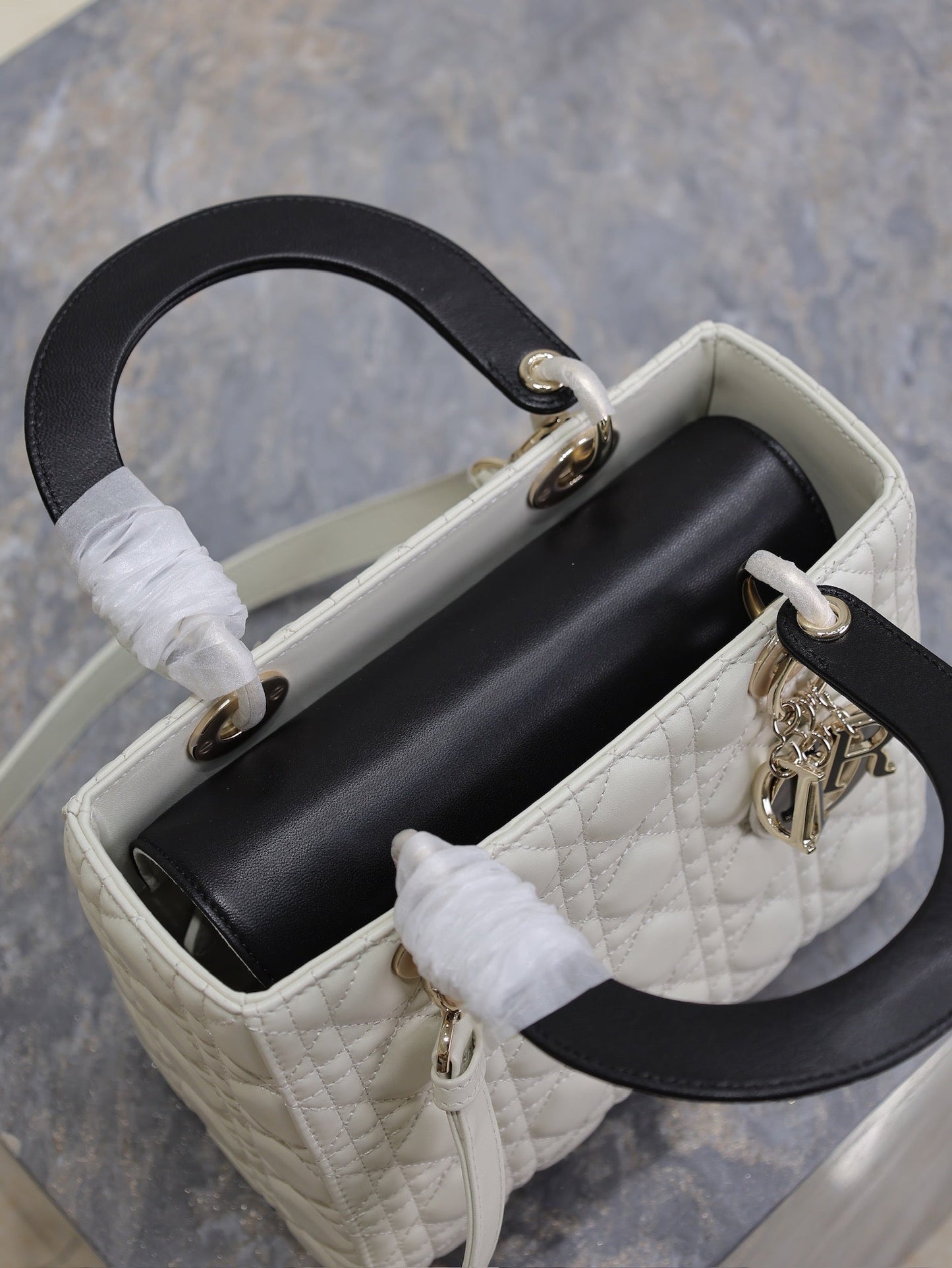 MEDIUM LADY BAG 24 IN WHITE QUILTED MACROCANNAGE CALFSKIN BLACK STRAP