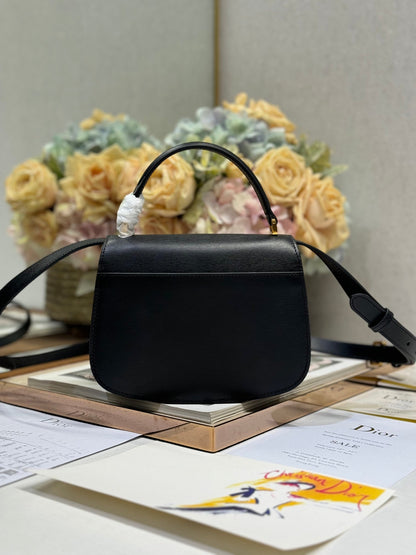 SMALL 19 MONTAIGNE AVENUE TOP HANDLE BAG BLACK SMOOTH CALFSKIN