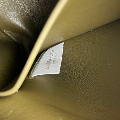 CONCERT POUCH 18 IN ARMY GREEN LAMBSKIN