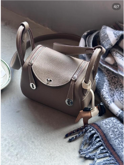 Mini Lindy Elephant Grey Silver Buckle