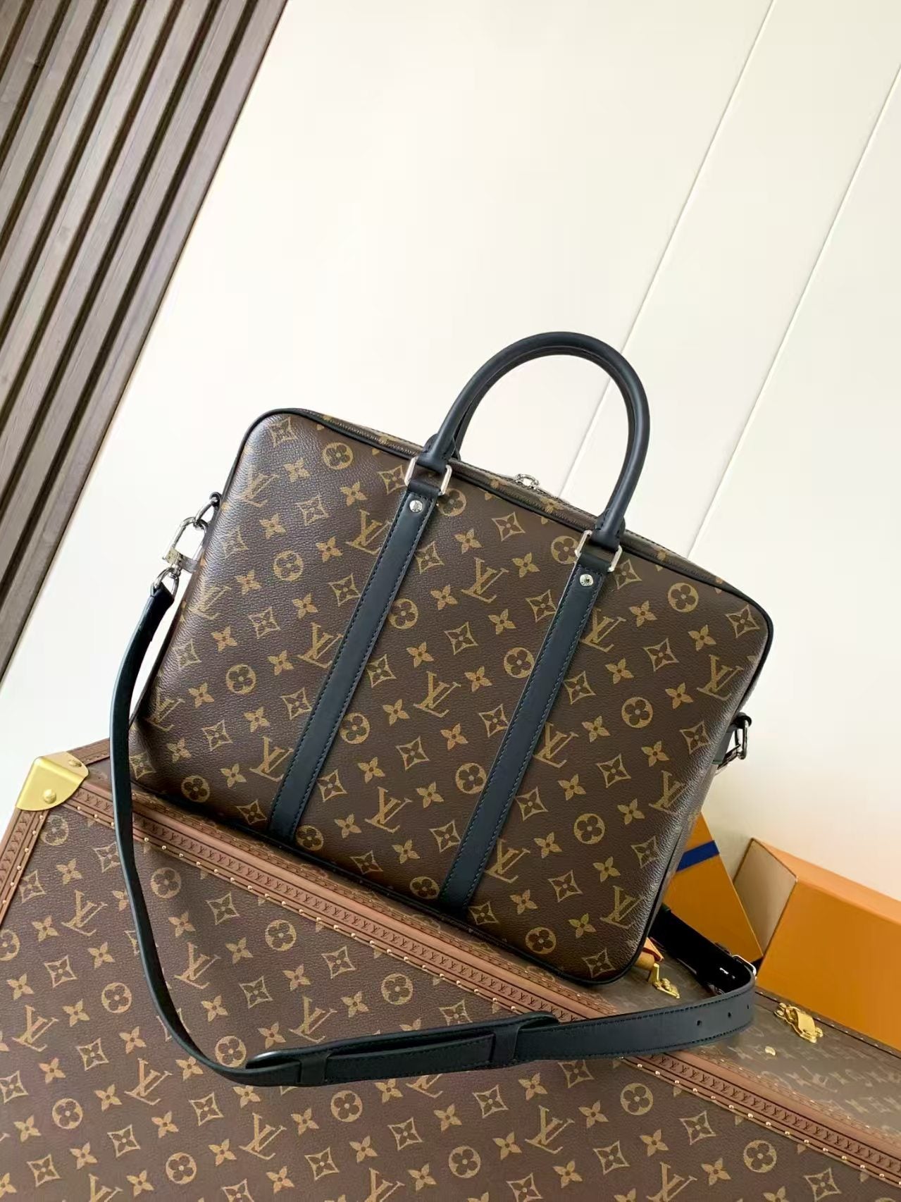 PORTE- DOCUMENTS VOYAGE NM HANDBAG 36 IN BROWN DAMIER