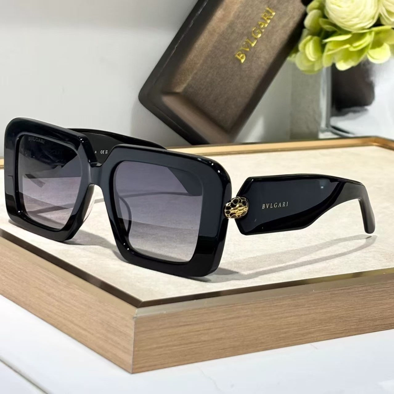 Square-framed Snake-patterned Black-rimmed Sunglasses