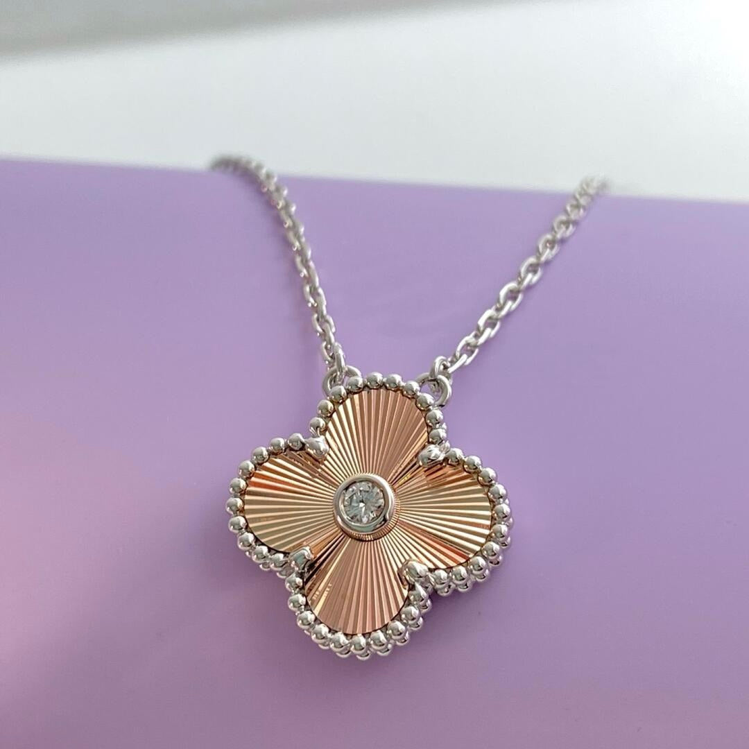[AURORA]CLOVER 15MM DIAMOND LASER NECKLACE- CHRISTMAS 2024 SPECIAL EDITION