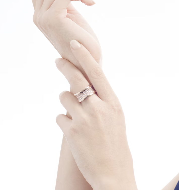 [AURORA]ZERO 1 WITH PAVED DIAMONDS ON THE SPIRAL RING