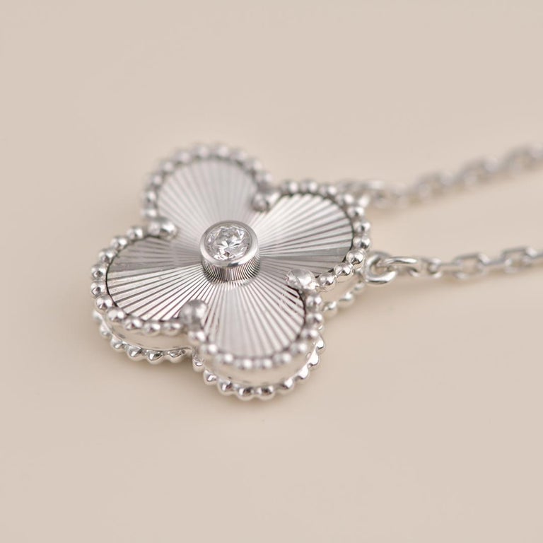 [AURORA]CLOVER  15MM DIAMOND LASER NECKLACE SILVER
