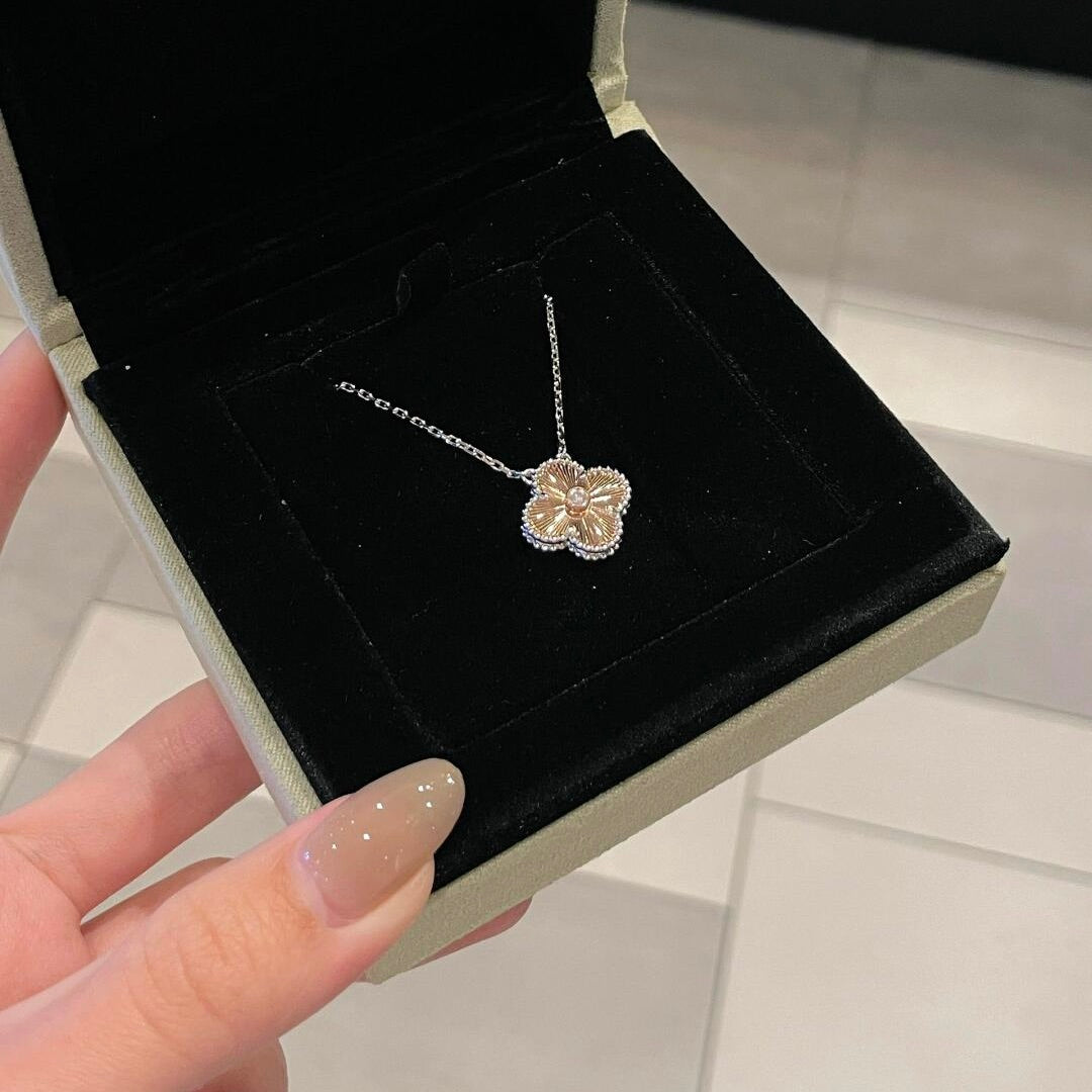 [AURORA]CLOVER 15MM DIAMOND LASER NECKLACE- CHRISTMAS 2024 SPECIAL EDITION