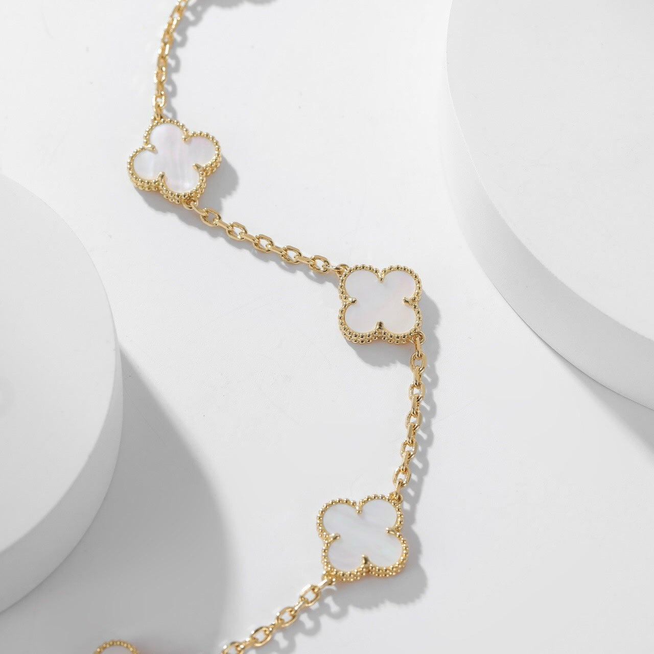 [AURORA]CLOVER 10 MOTIFS WHITE MOTHER OF PEARL NECKLACE