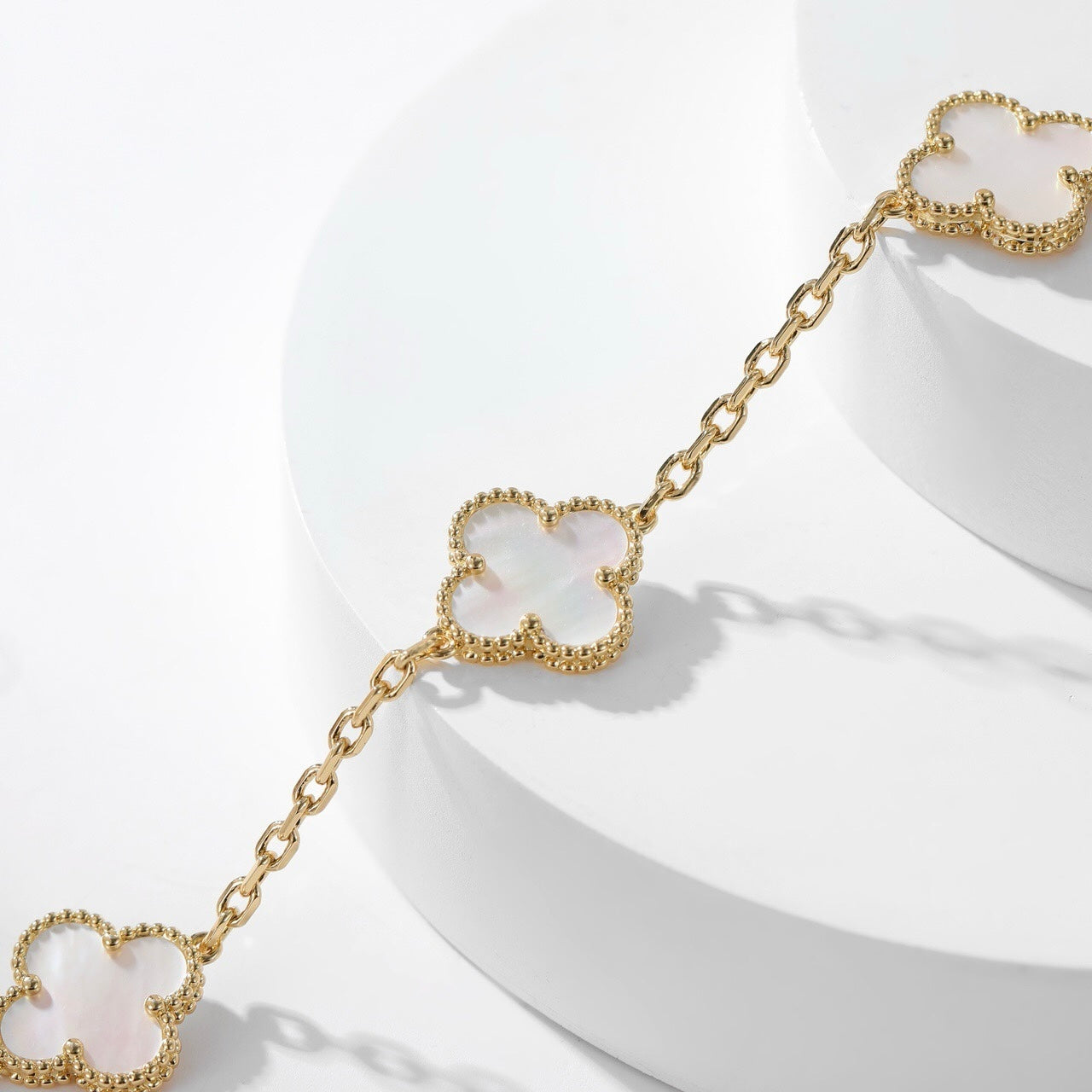 [AURORA]CLOVER 10 MOTIFS WHITE MOTHER OF PEARL NECKLACE