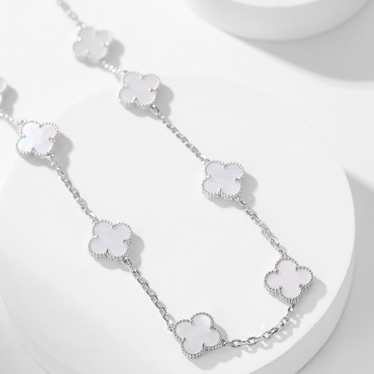 [AURORA]CLOVER 10 MOTIFS WHITE MOTHER OF PEARL NECKLACE