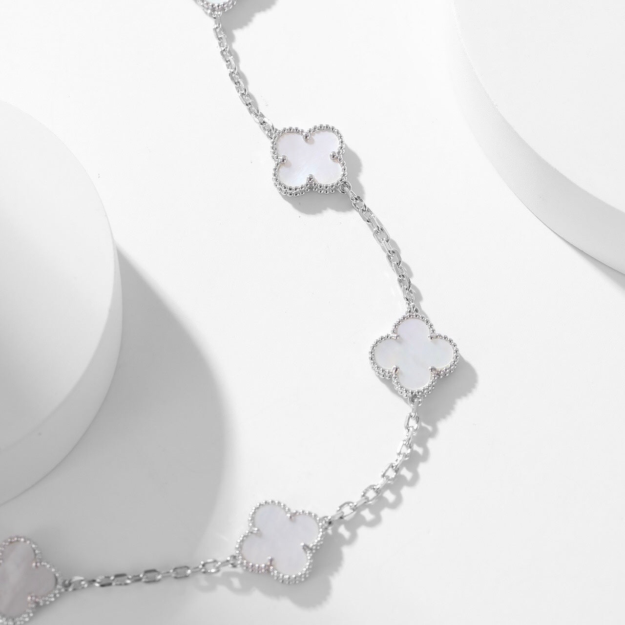 [AURORA]CLOVER 10 MOTIFS WHITE MOTHER OF PEARL NECKLACE