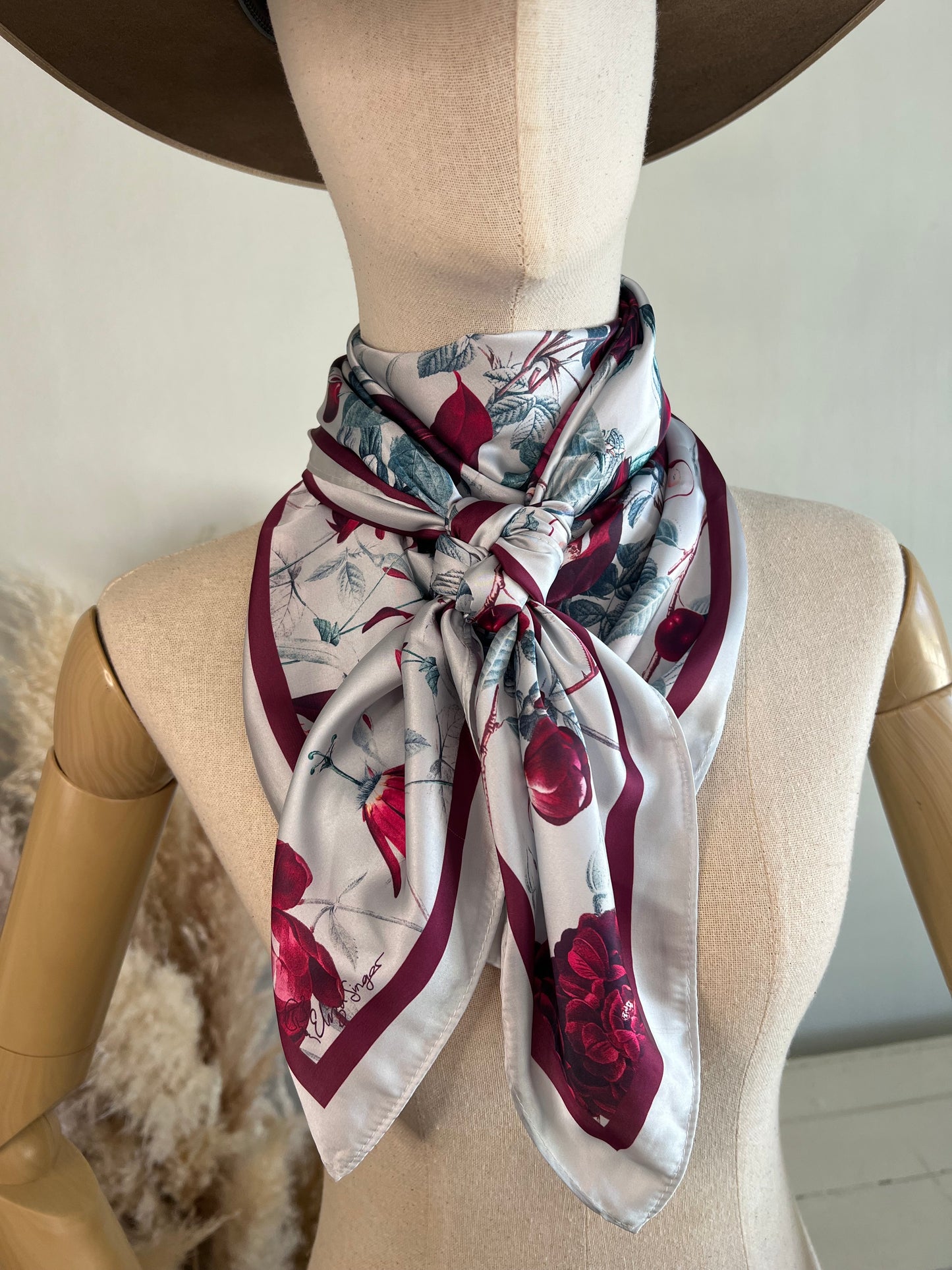 [AURORA]CLOVER 10 MOTIFS WHITE MOTHER OF PEARL NECKLACE