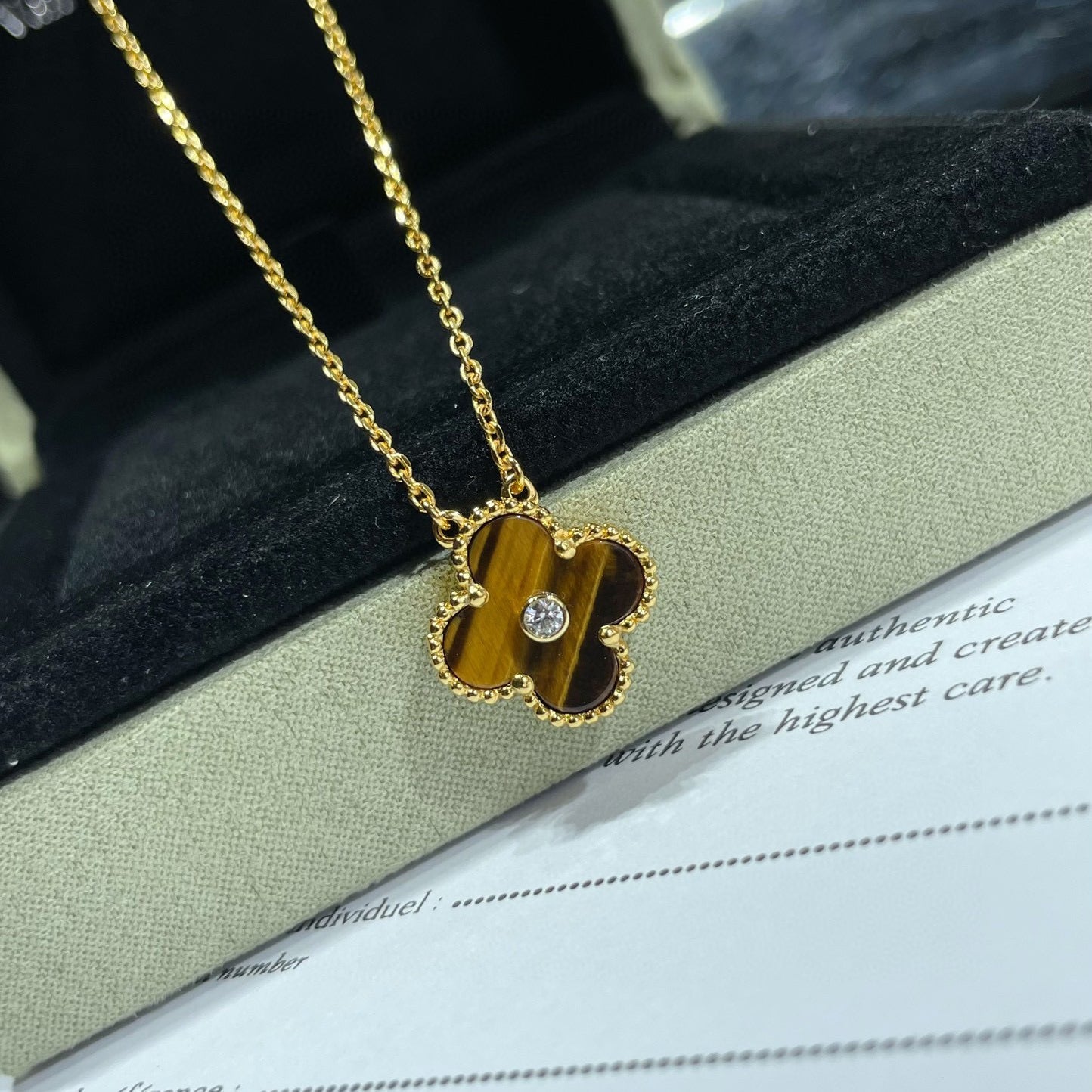 [AURORA]CLOVER 15MM DIAMOND AND YELLOW TIGER'S EYE AGATE necklace