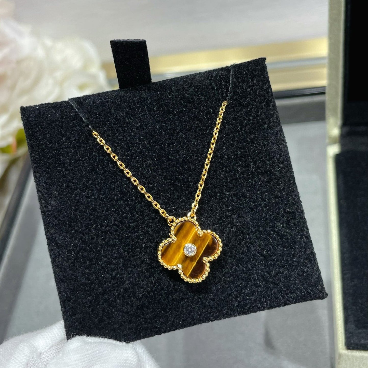 [AURORA]CLOVER 15MM DIAMOND AND YELLOW TIGER'S EYE AGATE necklace
