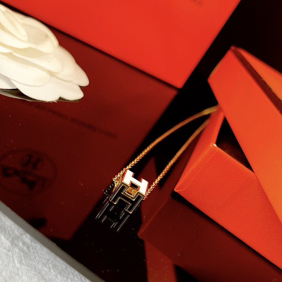 [AURORA]H WHITE SQUARE GOLD NECKLACE