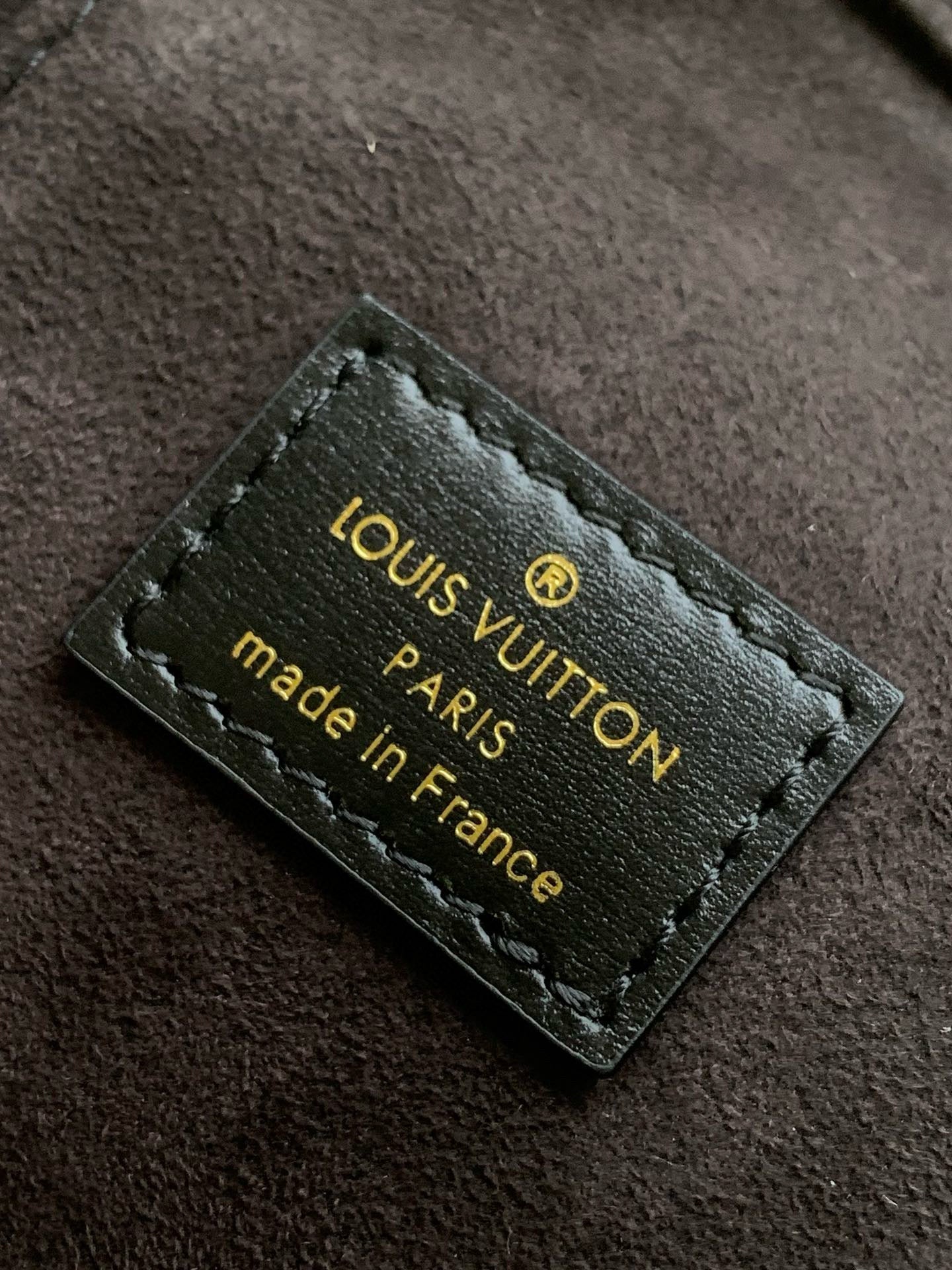 VANITY CHAIN POUCH 19 MONOGRAM REVERSE CANVAS