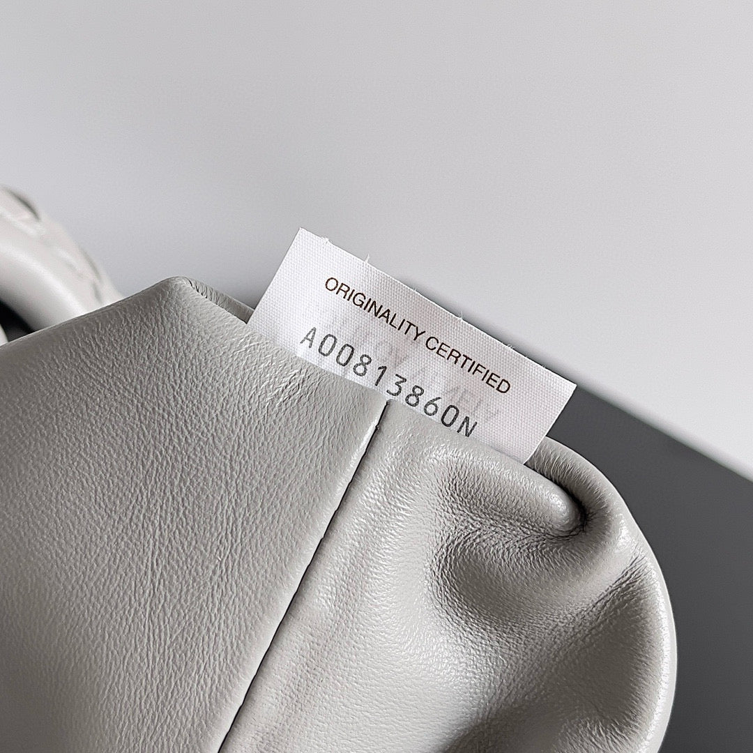 Teen Lauren 1980 With Chain 27 PEARL CALFSKIN GHW