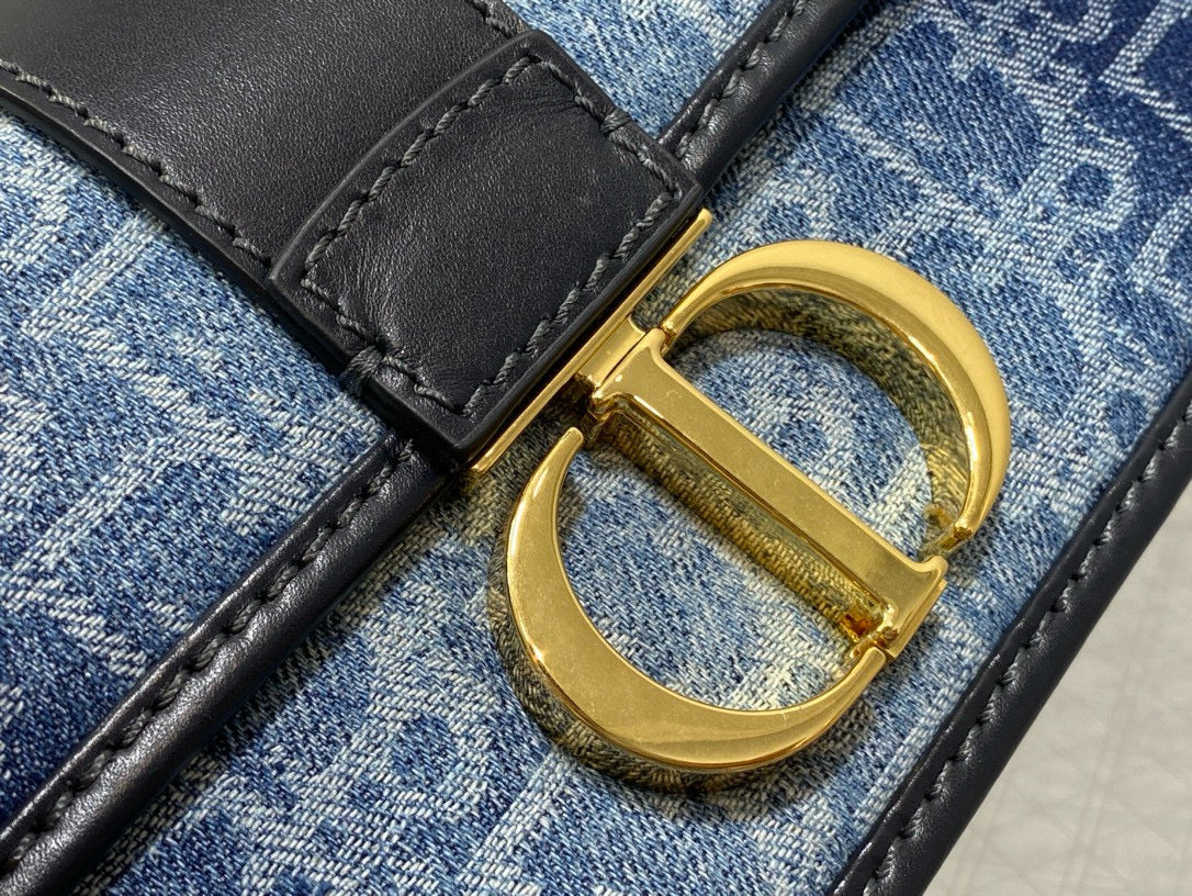 MONTAIGNE 21 BLUE JEAN EMBROIDERY