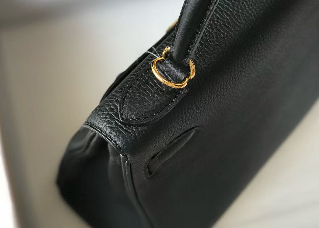 HM KELLY BAG 28 IN BLACK TOGO LEATHER GOLD HARDWARE