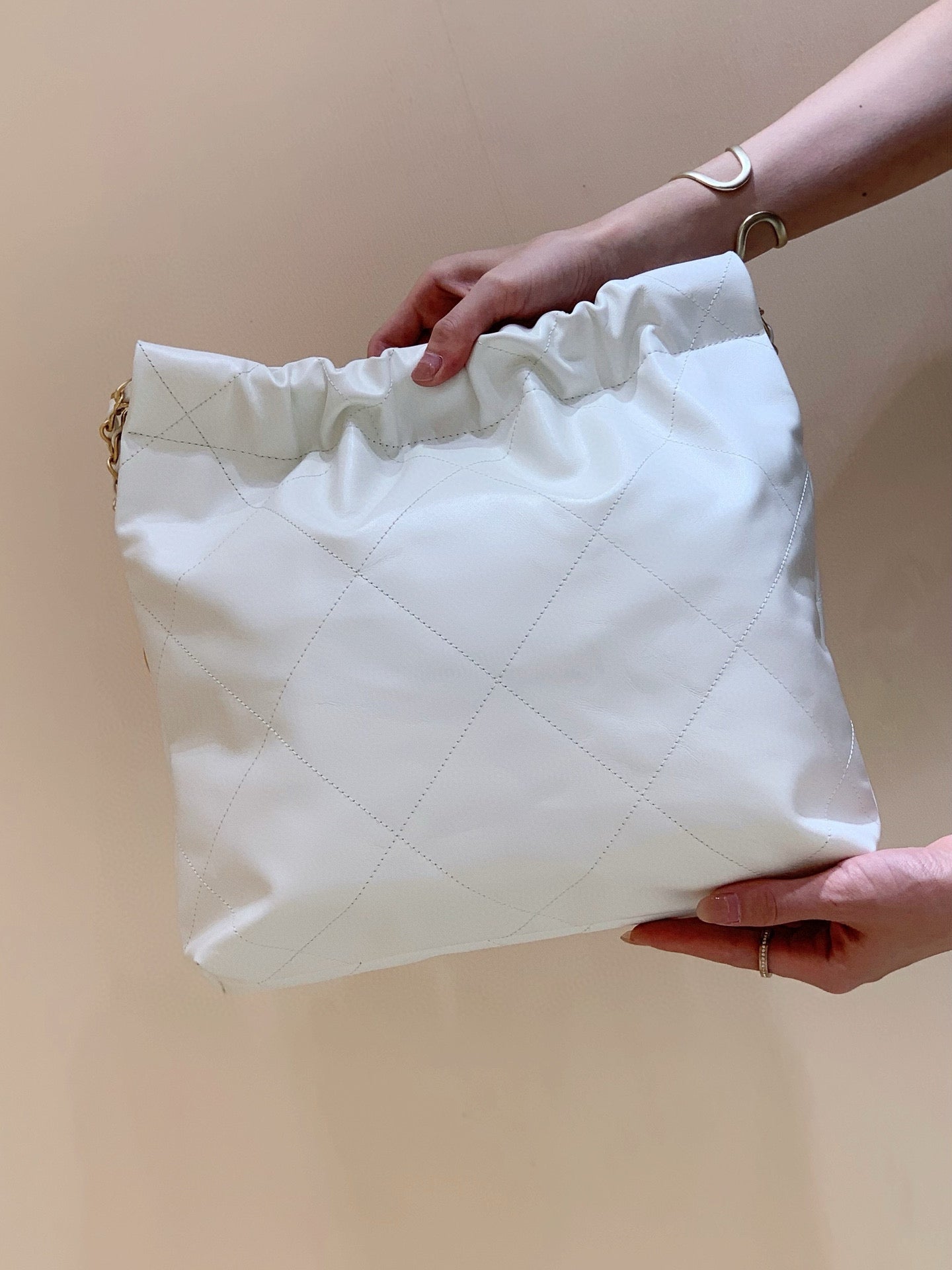 CC HOBO BAG 37 WHITE CC BLACK LAMBSKIN GOLD HARDWARE